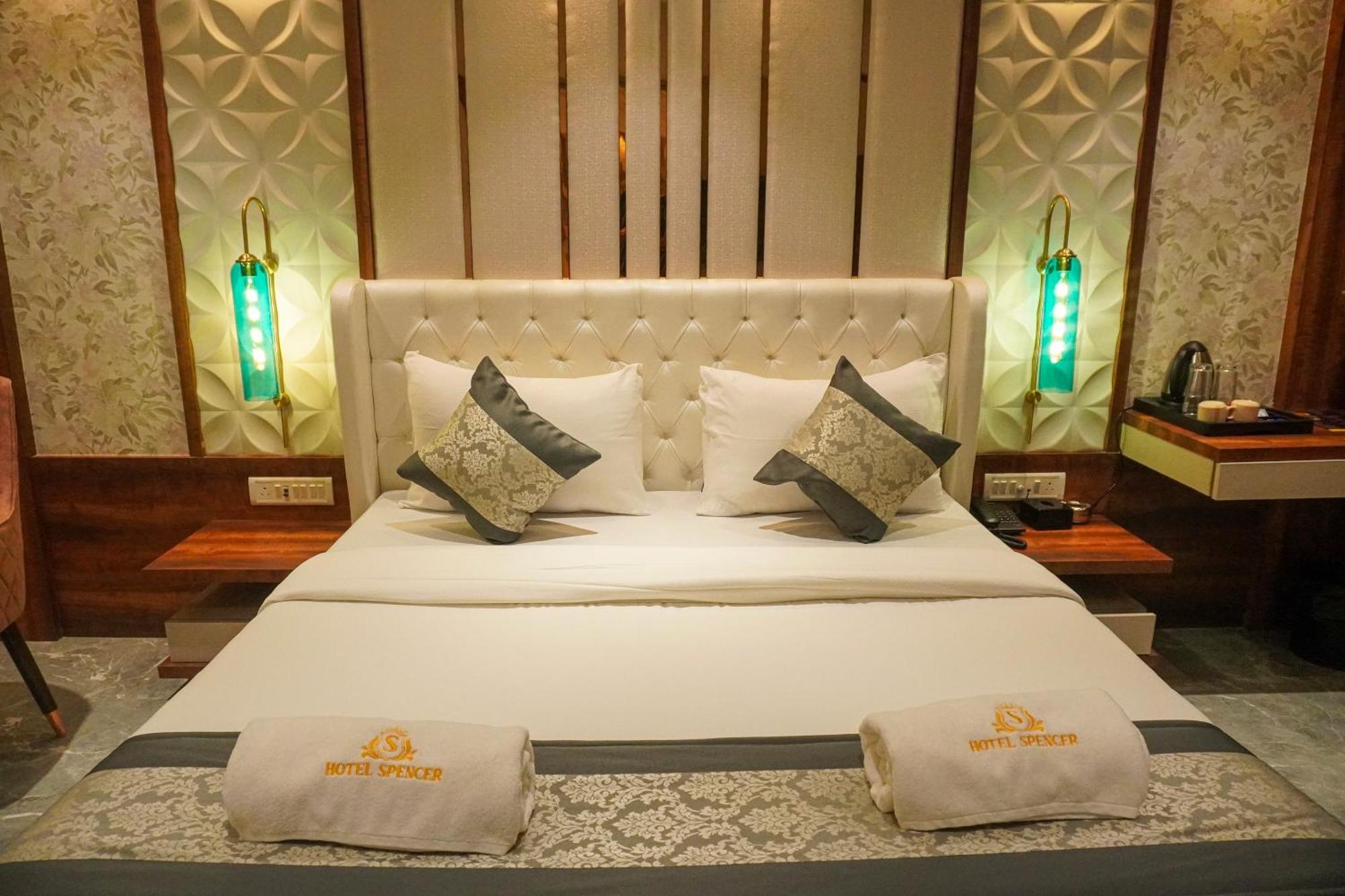 Hotel Spencer-นาวีมุมไบ ภายนอก รูปภาพ